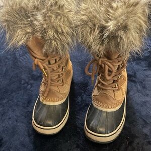 Sorel Black Winter Boots with Faux Fur